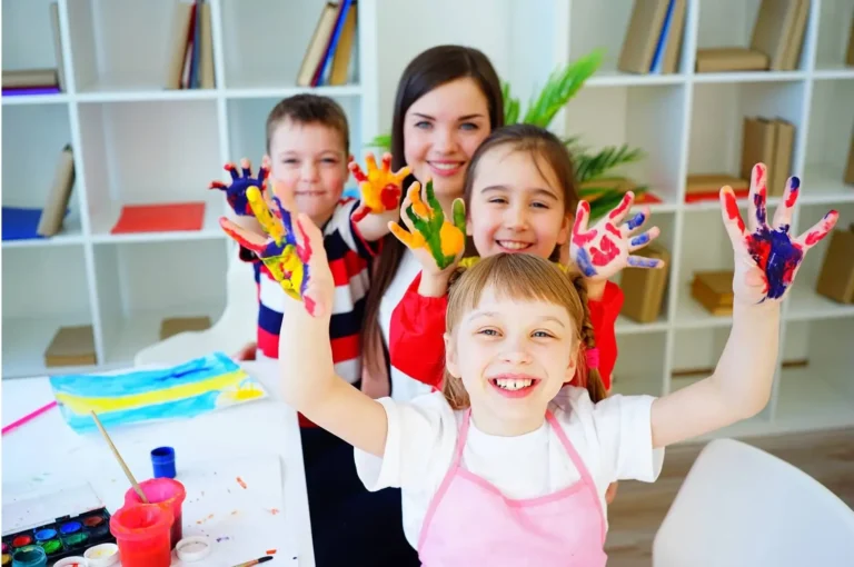 Childcare and education. Infant school. Children with paint on their hands with au-pair. education and childcare on the Costa del Sol - nurseries early years Benahavís