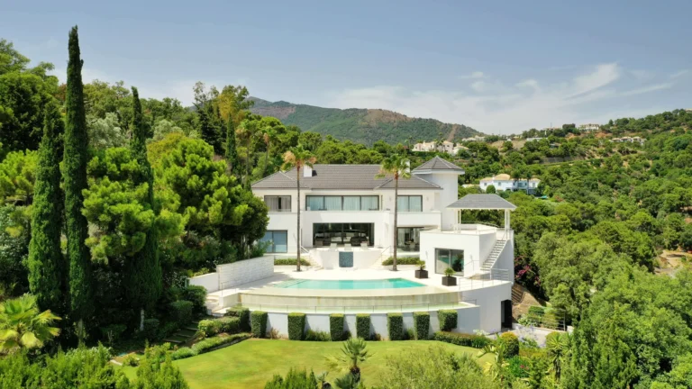 buy a luxury villa in Spain